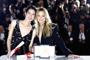 カンヌ女優賞の岡本多緒さんとは…長身いかしモデルに・「ＴＡＯカット」で脚光・監督や脚本も