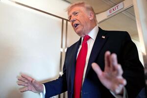 トランプ氏がＮＢＡ観戦、地元ニューヨークで大ブーイング…会場周辺で抗議コールも