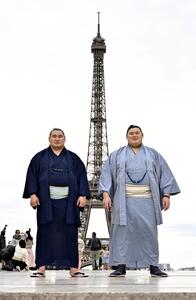 豊昇龍と大の里の両横綱、パリ散策し観光客で人だかり…「やっとフランスに来たという実感が湧いた」