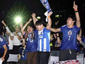 「負けないと信じていた」…アメリカ・ダラスのスタジアム、日本のパブリックビューイングでもサポーターの声援熱く