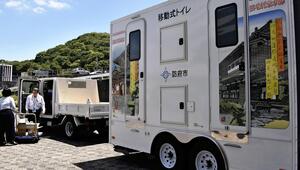 今年３月に導入したばかりのトイレトレーラー、熊本県宇城市に派遣…車両には四つのトイレ室