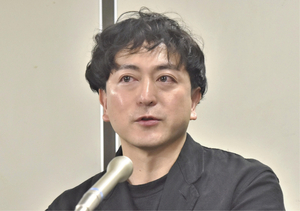 「食べていけない」と芸能界を去った仲間を思い涙…篠山輝信さん、不透明な契約慣行を変えるため法廷へ