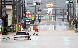 石川・富山で局地的な大雨「あっという間に窓の下まで水が来た」「スマホで照らして水の中歩いた」