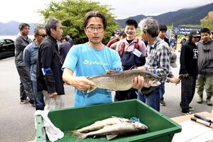 釣り大会で外来魚を駆除、山梨・本栖湖で１０月に開催…事前申し込み不要・誰でも参加ОＫで上位入賞者には特産品も