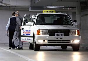 高齢ドライバー「運転技能検査」、踏み間違いしないか確認する「方向変換」追加へ…来年度中に厳格化