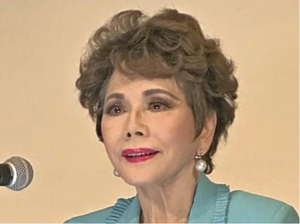 シャンパングラス投げつけ暴行罪に問われたデヴィ夫人、検察側が罰金２０万円求刑…「反省しています」