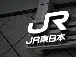 運転士が車掌をホームに置き去り、運転中に気づき代わりの車掌を手配…一部列車に遅れ