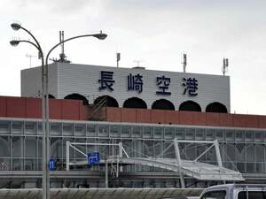 壱岐で離陸の航空機が鳥と衝突、そのまま飛行するも目的地の長崎降下時にエンジン振動・緊急事態を宣言し着陸