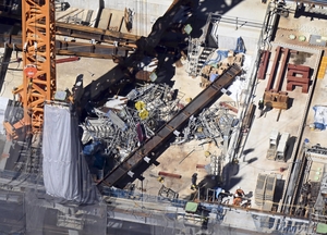５人死傷の鉄骨落下事故、大林組の社員２人を業務上過失致死傷容疑で書類送検…仮設土台の強度計算誤ったか