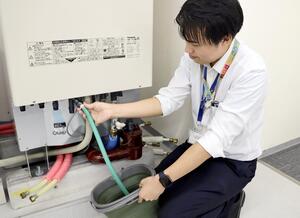 断水しても給湯器「エコキュート」から生活用水、手動で取り出し自宅で避難生活…手順は事前に確認