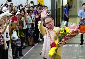 沖縄の玉城デニー知事退任、安保や基地問題「仕事の７割近くを占めた感覚」「皆さんあっての知事だった」