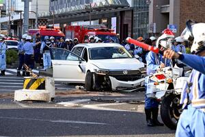 ２１歳女性が死亡した神戸の事故「突然、意識もうろうとなり車が発進した」…横断歩道付近で４人次々はねる