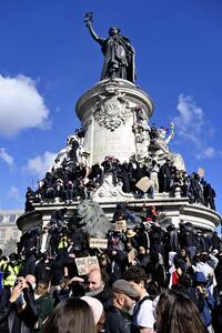 フランス大規模デモ、「要求様々」収束の兆し見えず…１１月にも新たな抗議活動呼びかけ