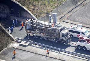 新名神６人死亡事故で拘禁刑７年、遺族「ながらスマホも危険運転に」「納得できない」…法改正による厳罰化求める