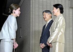 天皇、皇后両陛下がタイのスティダー王妃をお茶に招待…笑顔で皇居・御所に出迎え