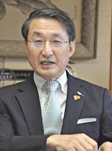 鳥取県の平井伸治知事、来春の知事選不出馬を表明…当選５回「スタバはなくても日本一のスナバ」発言で注目