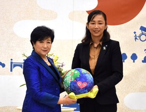 初当選の原沢敦美・横浜市長、都庁を訪れ小池都知事と面会「素晴らしい先輩が隣にいるのは大変心強い」