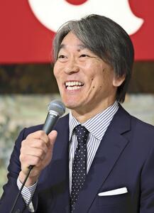 「指導者の経験ほぼないが…」巨人の松井秀喜・新監督、長嶋茂雄さんの「大きな情熱で若い選手たちと向き合った」継ぐ決意